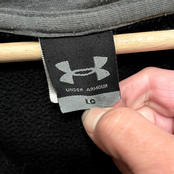 💙⬇️ $21 ⬇️ Men’s Under Armour Size Large black Zip Up front Hoodie. 2 pockets. - Picture 2 of 10
